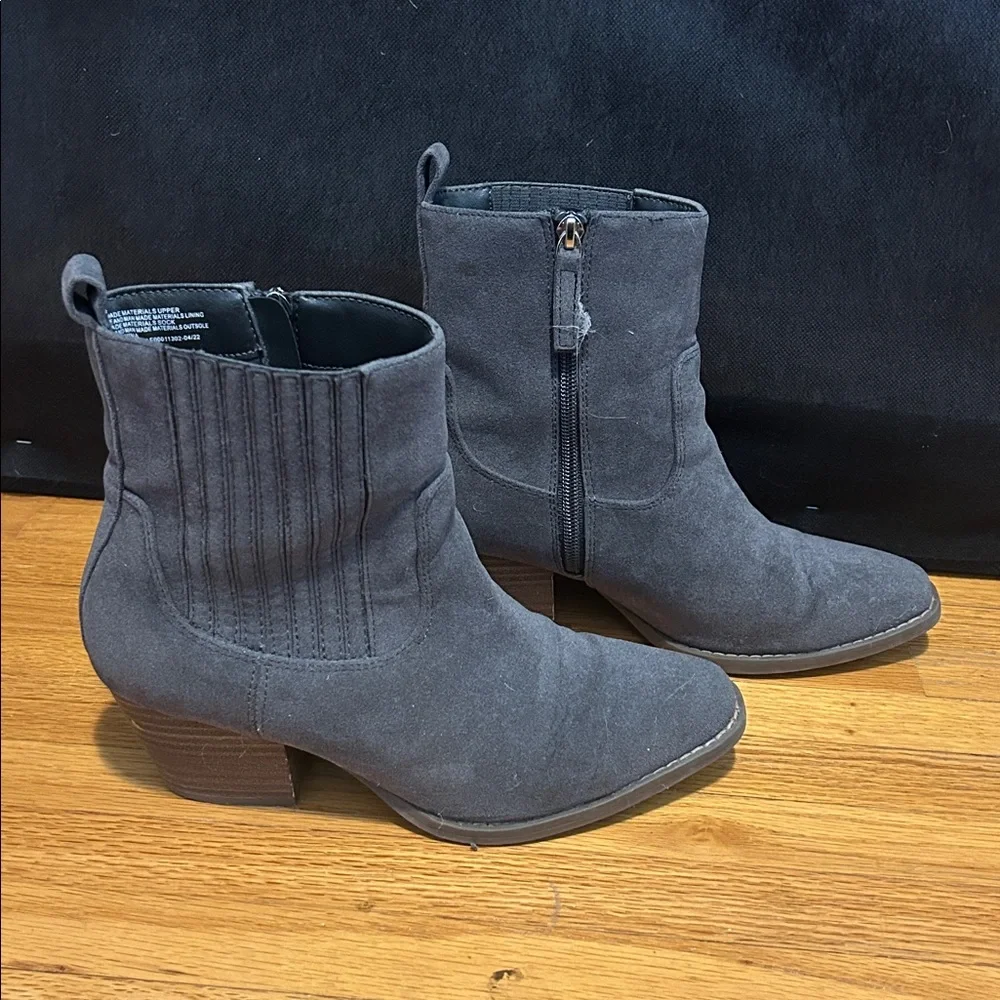 Universal Threads Grey Boots Size 7.5 - Picture 1 of 4